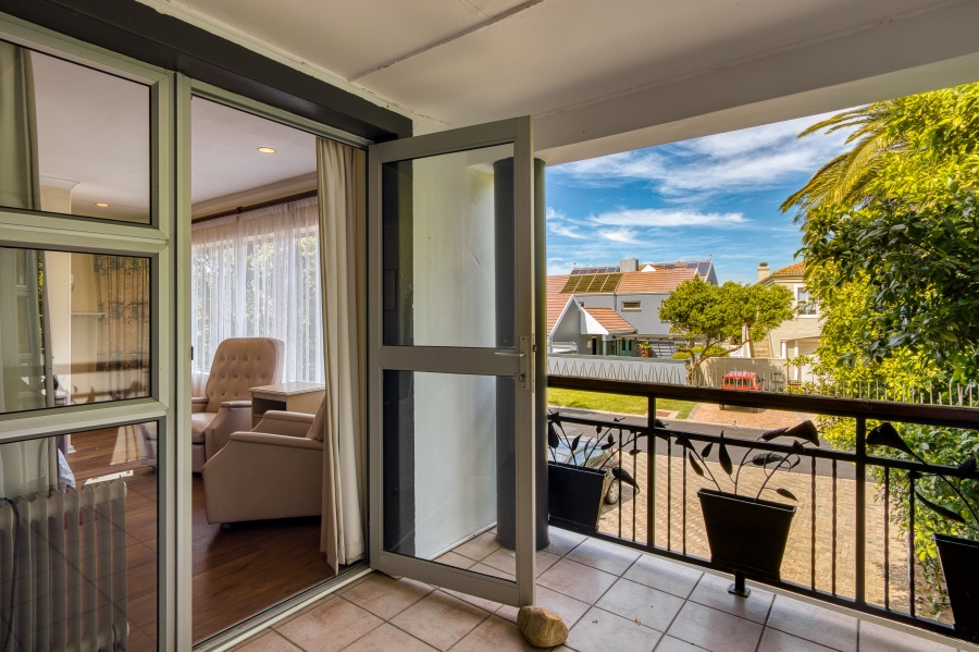 To Let 6 Bedroom Property for Rent in Greenways Golf Estate Western Cape